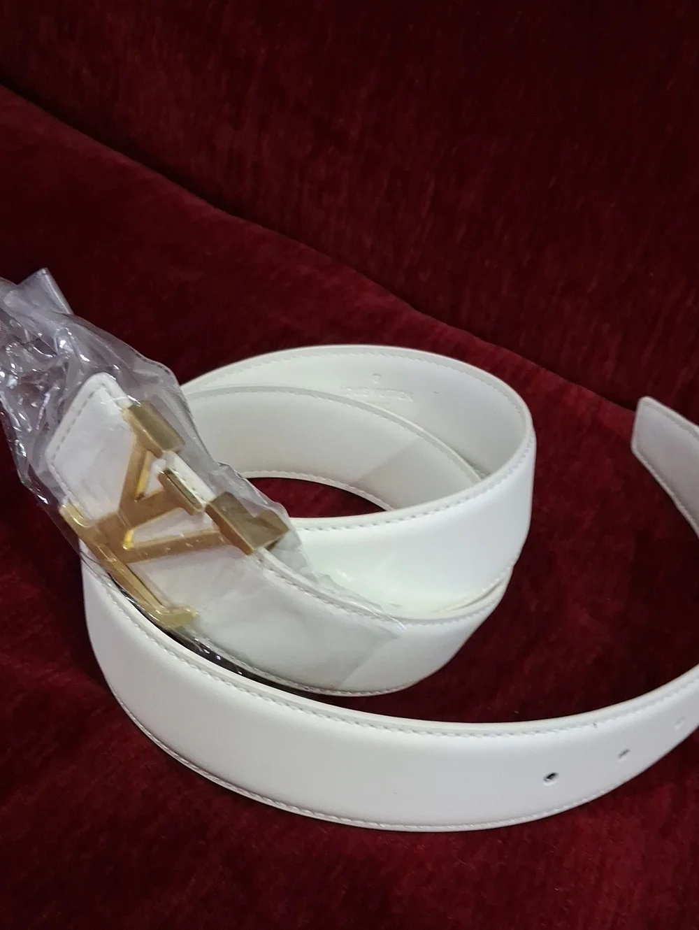 NWT Louis Vuitton White Leather Belt with Gold LV Buckle Unisex